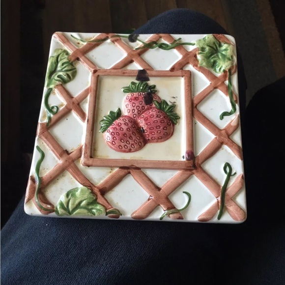 Vintage Strawberry Tile - Picture 3 of 3
